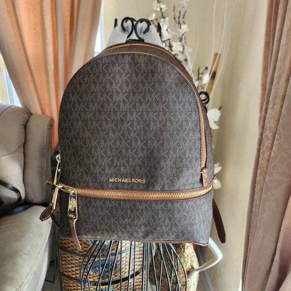 Michael Kors Womens Rhea Zip Brown Leather Backpack - Picture 1 of 5